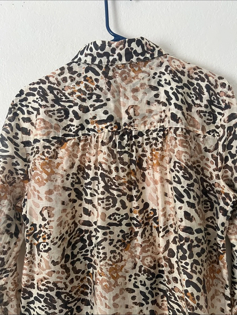 Like New! Bailey 44 Beige Brown Black Animal-Print Button-Up Shirt in M